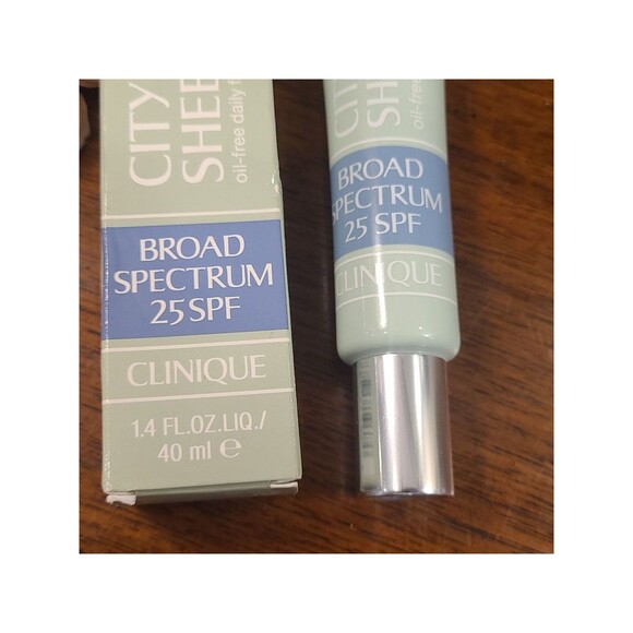 SHELFWARE Clinique City Block Sheer SPF 25 1.4 oz / 40 ml FULL size NEW in box - Picture 2 of 10